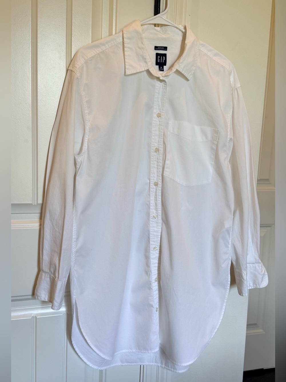 GAP Women's Weekend Tunic Button Down in White